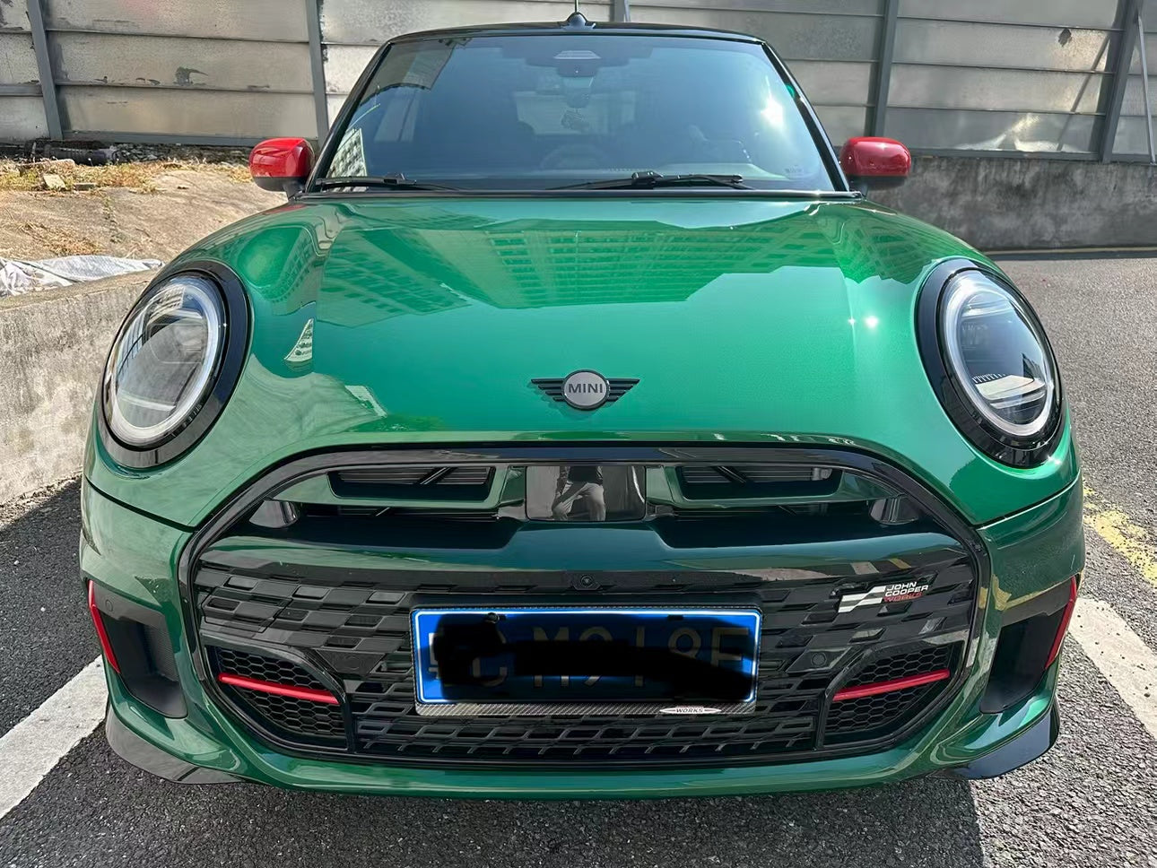Gloss Red Lower Duct Fin Grille Covers – MINI F66 / F67 JCW (2025+)